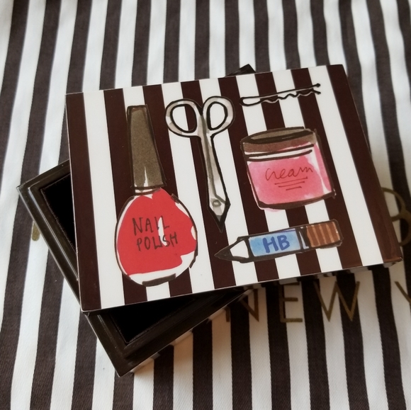 ❗Henri Bendel Iconic Striped Jewelry Box❗
